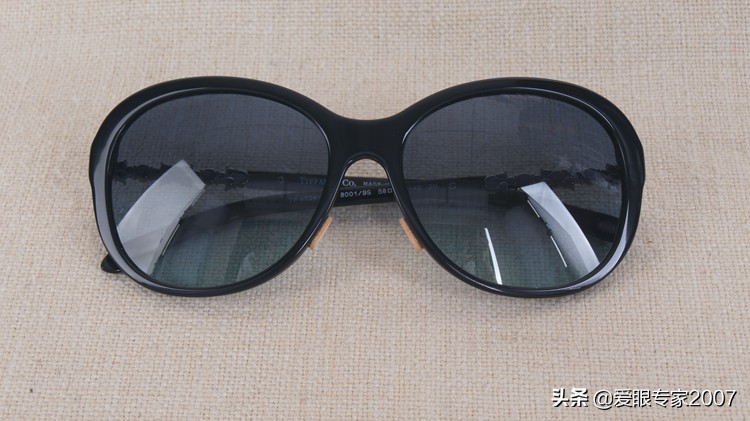 太阳镜鼻托掉了,板材眼镜鼻托掉了怎么配