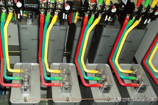 低压柜为什么储能才能送电,低压柜电容补偿柜的作用是什么