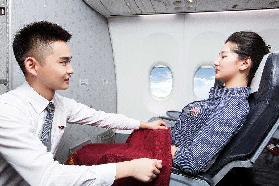 中国国际航空历代空姐制服,瑞丽航空空姐制服