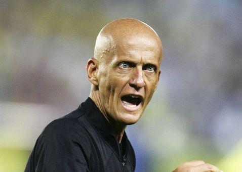 最公平的足球裁判科里纳,世界足球裁判科里纳暖心时刻