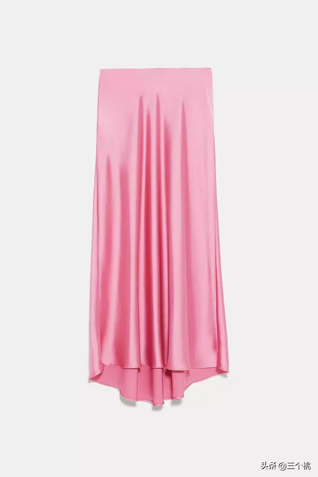 今年流行的裙子不穿高跟鞋,穿今年最流行的裙子