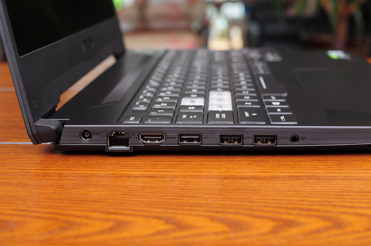 开箱一款最牛逼的游戏笔记本电脑,特别值得入手的游戏笔记本