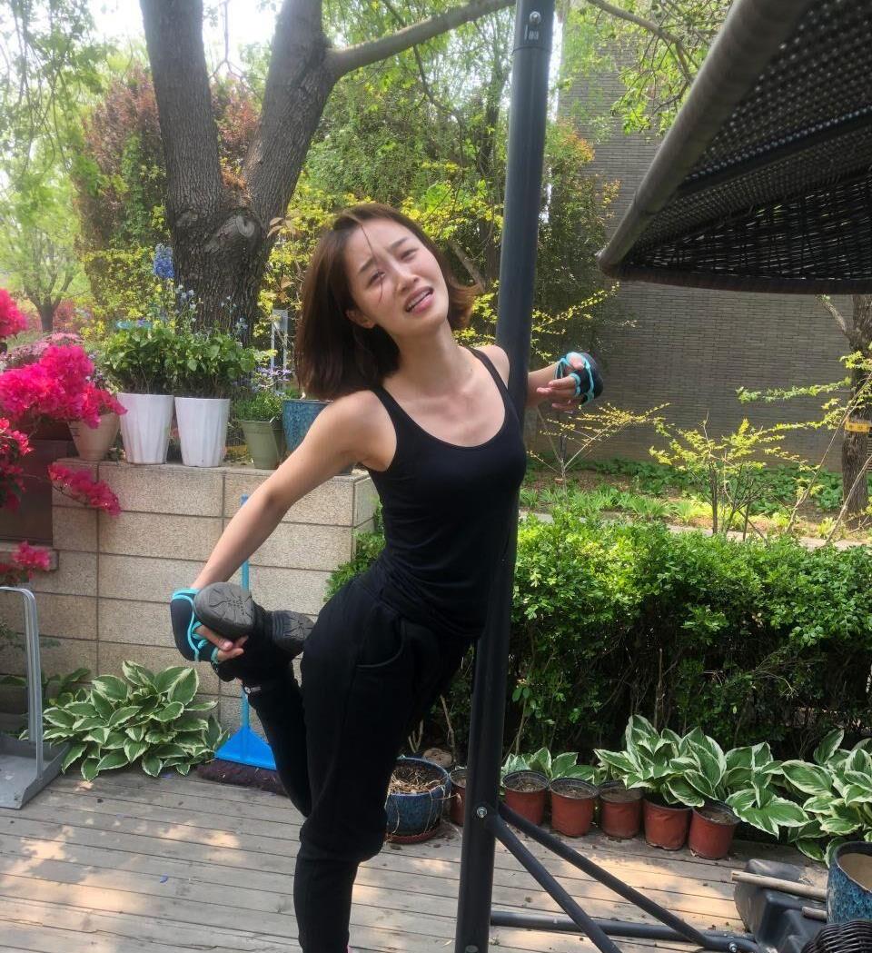 蓝盈莹马甲线动作,蓝盈莹运动沙袋