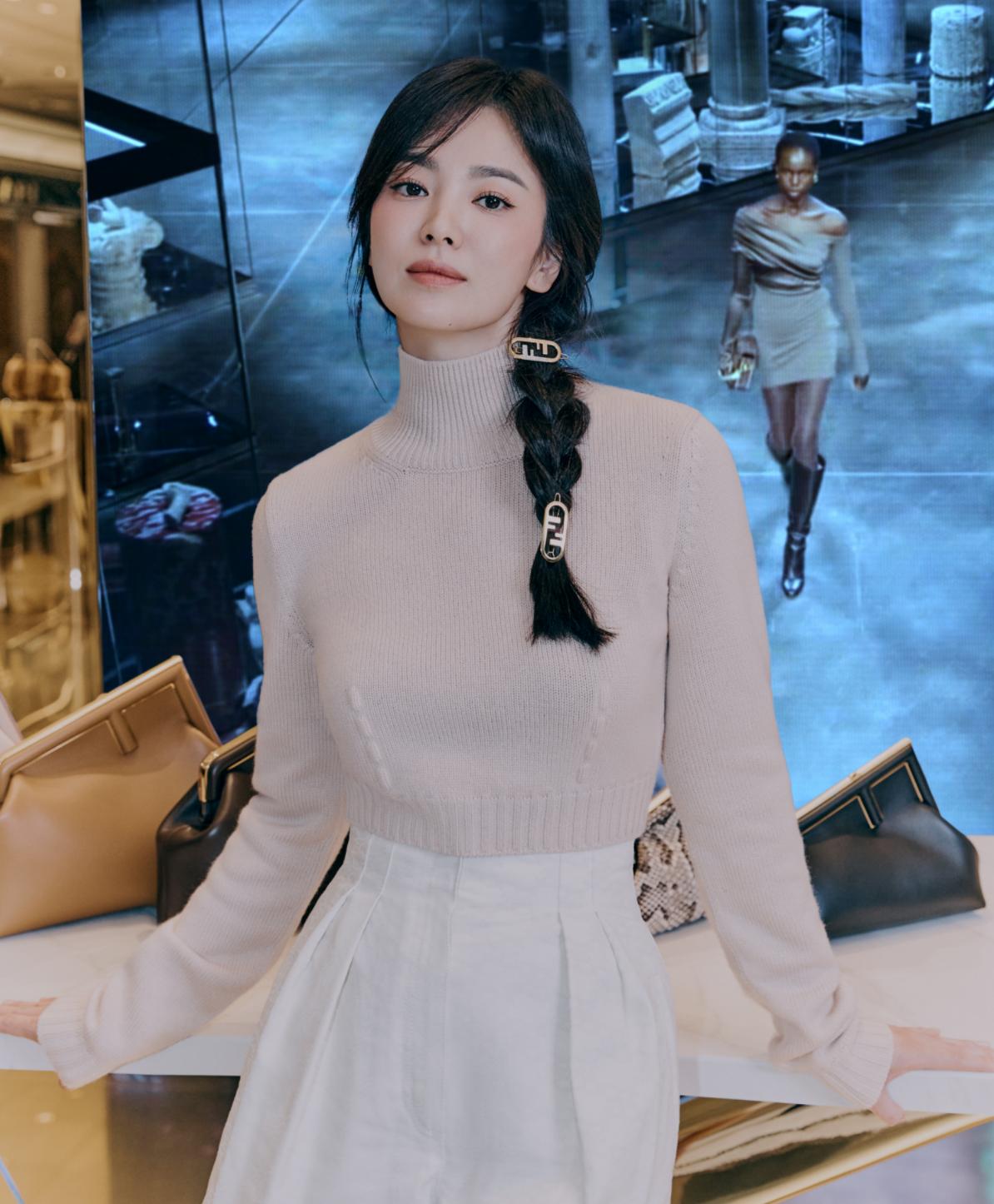 宋慧乔八字型空气刘海,37岁的宋慧乔如何保持少女气息