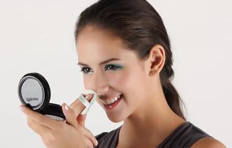 上粉底脸上搓泥是怎么回事啊,一上妆就搓泥怎么办