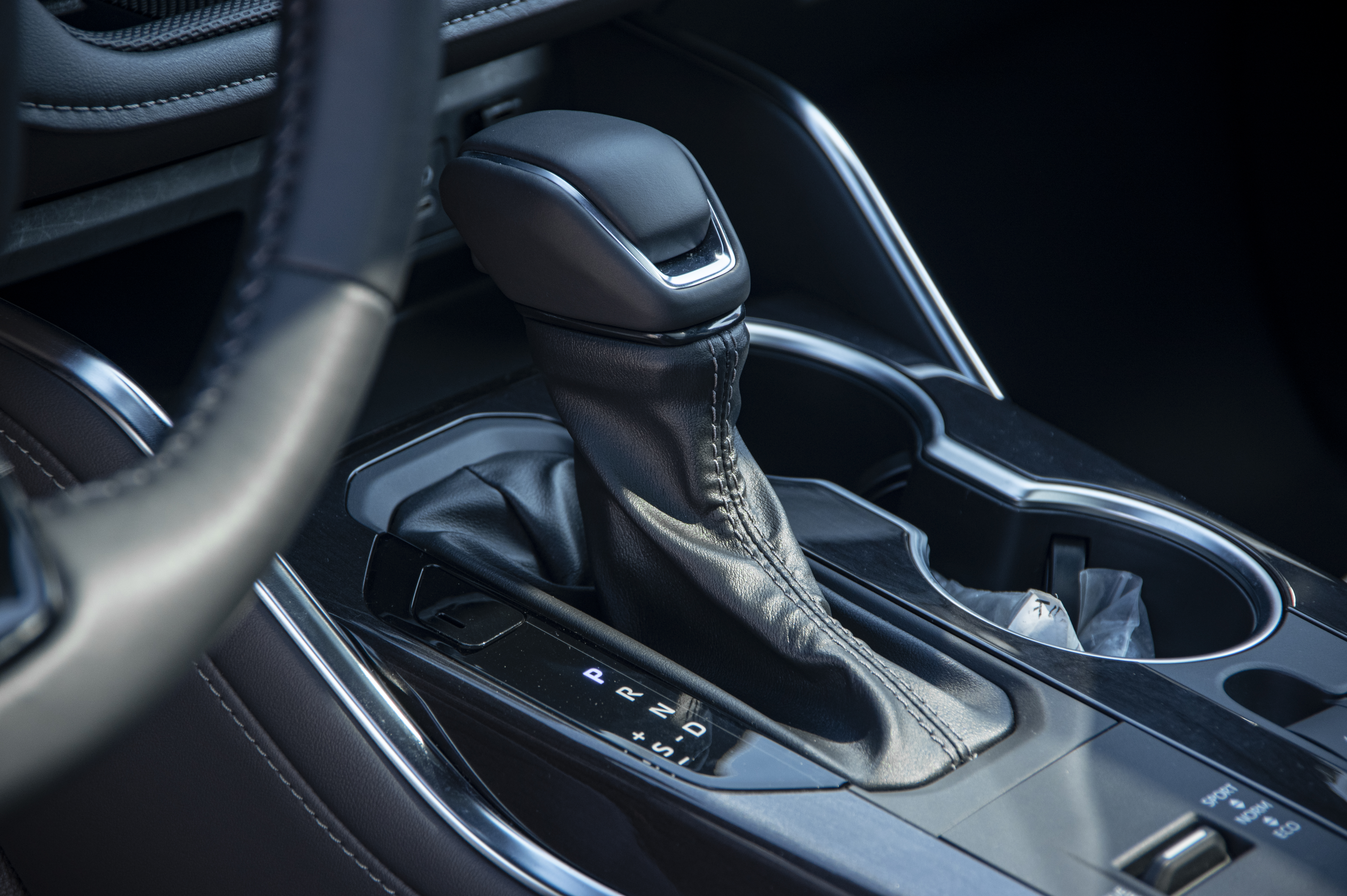 皇冠陆放银色到店实拍,皇冠陆放七座混动版2021长宽高