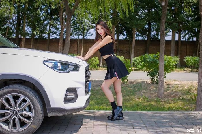 走稳重路线,北京现代ix35路上行驶视频