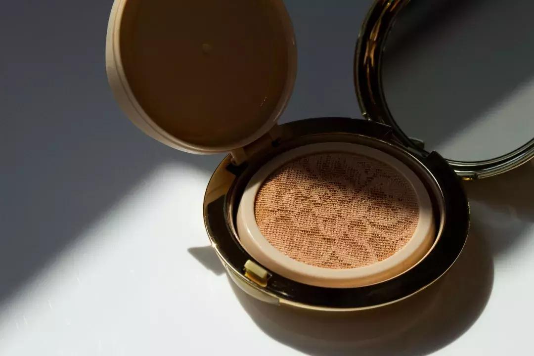 吹爆Angelababy、孟美岐的时装周生图,奶油肌用这些气垫打造