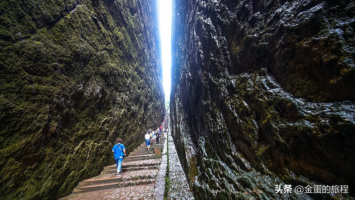 江浙地区唯一的一处世界自然遗产名录的神奇景观，丹霞地貌江郎山