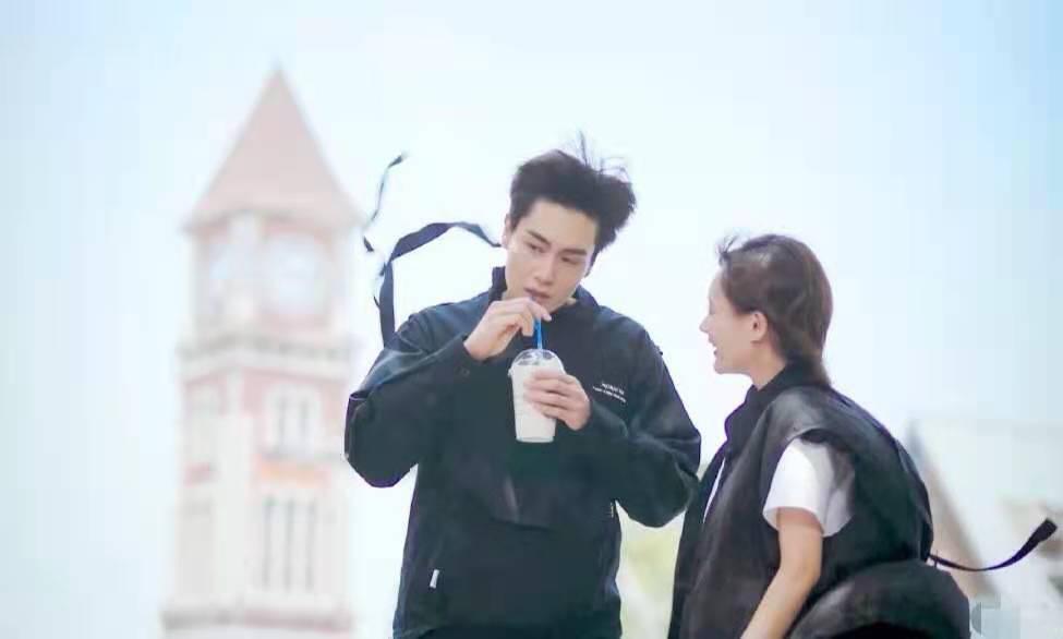 胡一天用奶茶吹泡泡,胡一天新剧用奶茶吹泡泡花絮