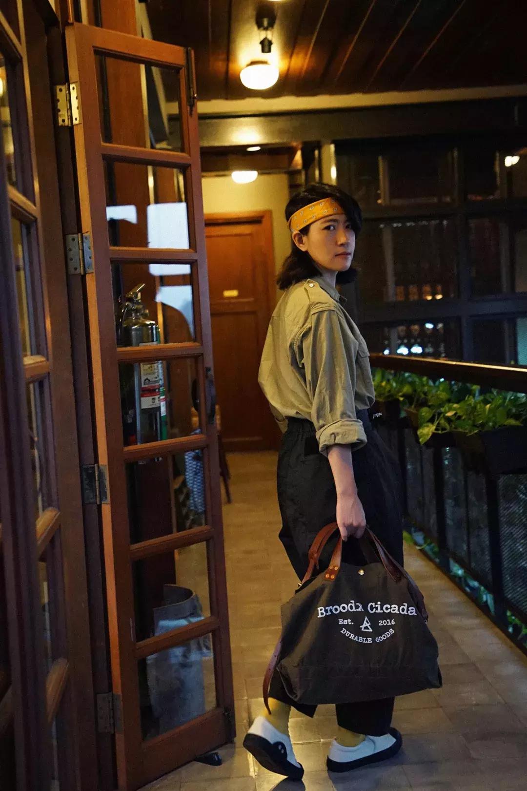 旅行中总会遇到形形色色的人,旅行中总是有两种人