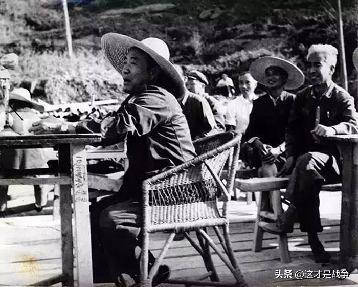 八路军救川军全部牺牲,抗战时期被警卫员杀死的将军