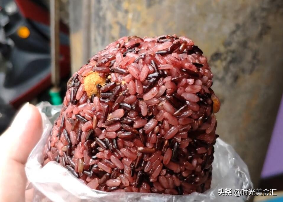 七旬老太太做包子,上海最老的粢饭团