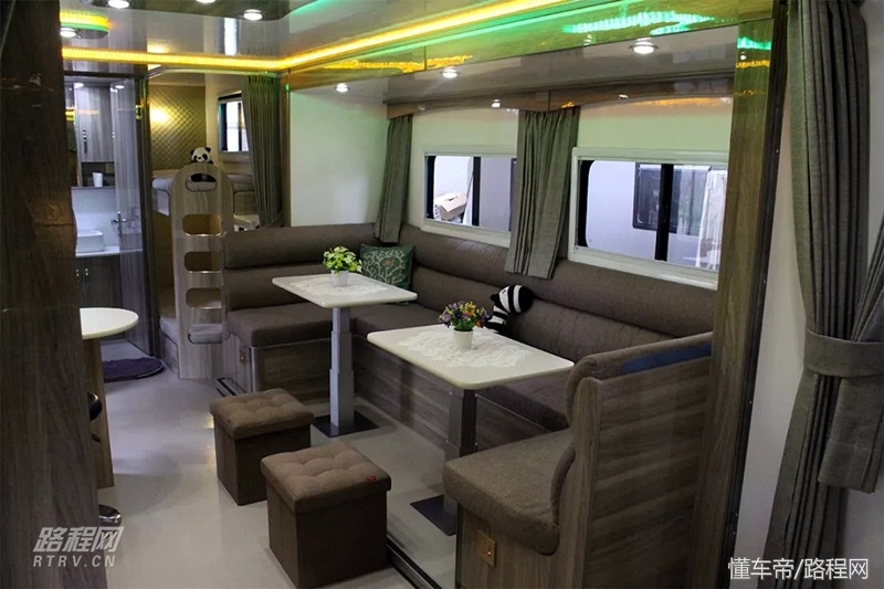 超级豪华8米双轴拖挂式房车,19.98万的皮卡房车
