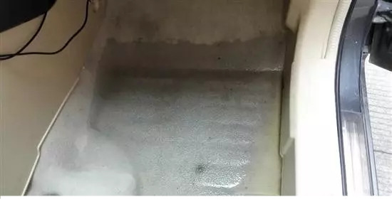 汽车后备箱排水孔堵塞位置图,汽车排水孔堵塞会有什么后果