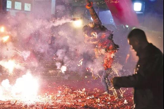 广东多彩民俗闹元宵,广东人春节期间的民俗活动有哪些