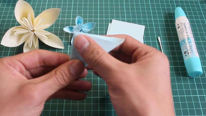 折纸樱花灯笼步骤图解,樱花绣球花折纸教程