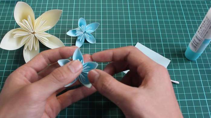 折纸樱花灯笼步骤图解,樱花绣球花折纸教程