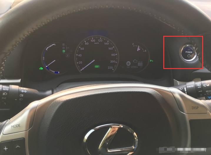 1.8排量的两厢车，综合油耗不到6L，雷克萨斯CT200h实车体验