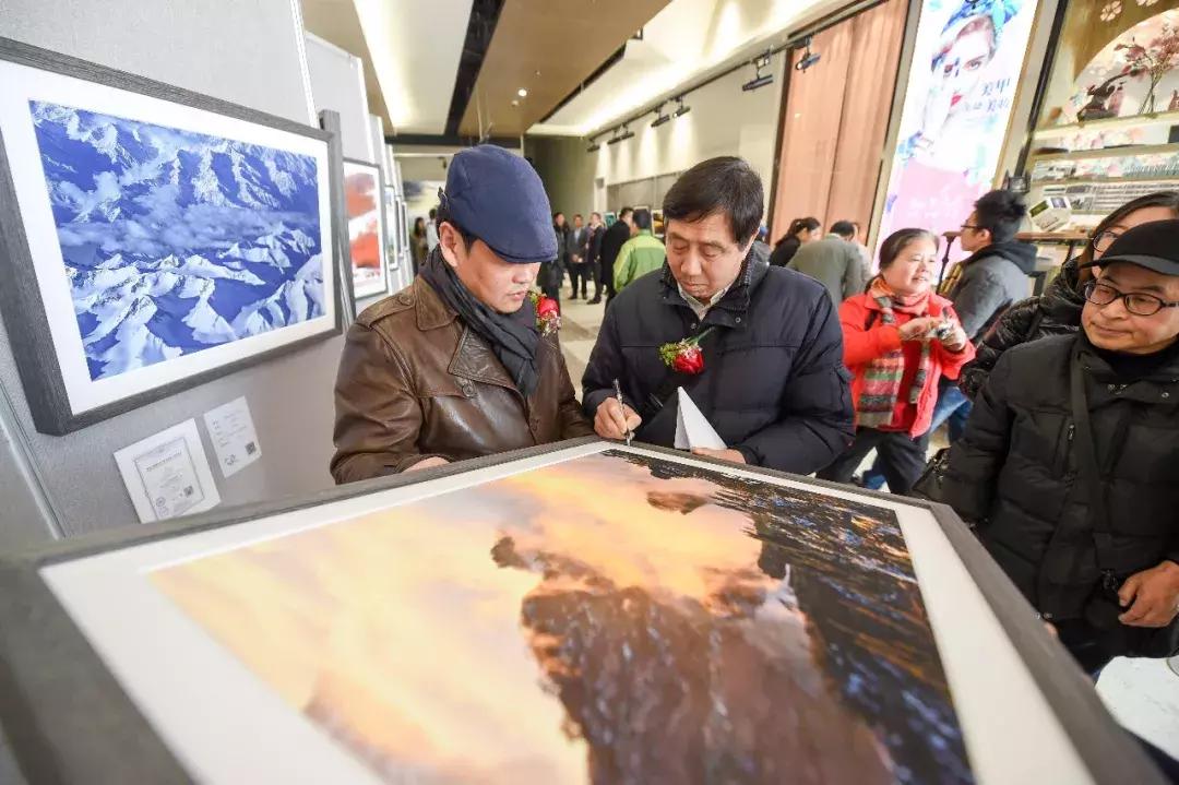 早春三月,金鹰湖畔,“爱的奉献”,与你相约......