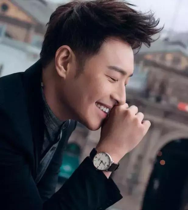 拯救发际线高额头大的发型,发际线大额头宽适合什么发型