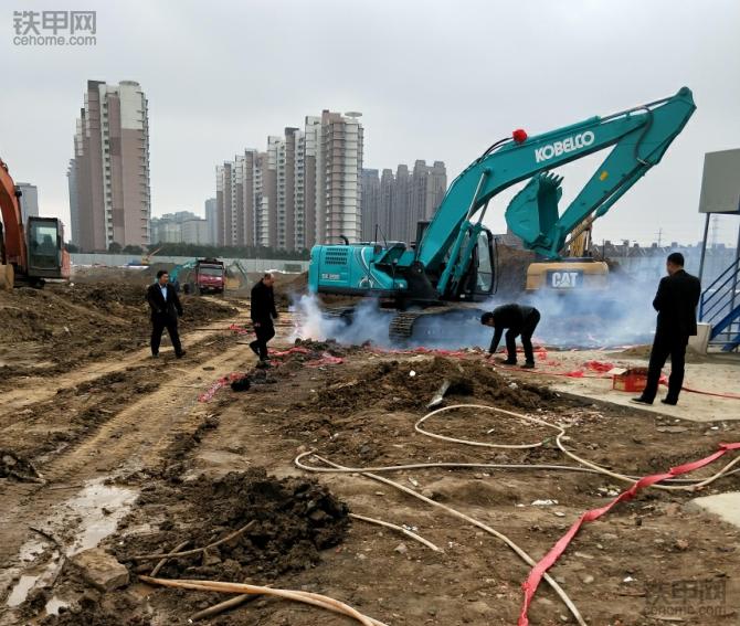 花60万买二手挖机,花60万买下110万房子现在后悔不已