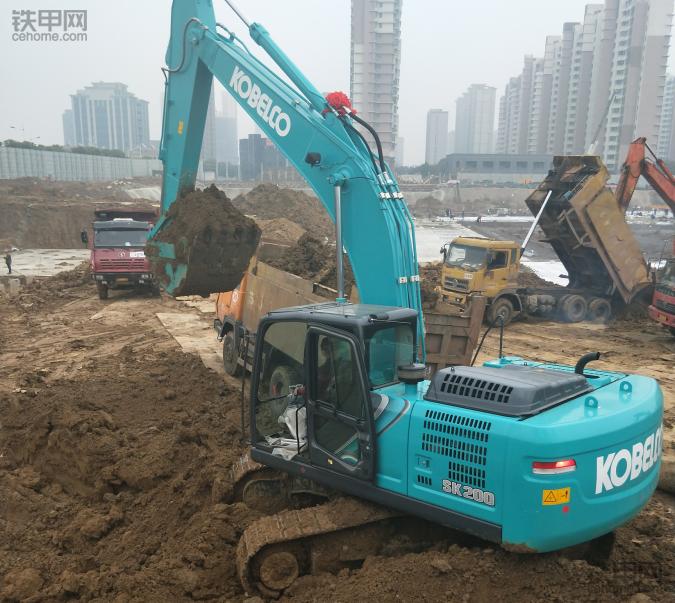 花60万买二手挖机,花60万买下110万房子现在后悔不已