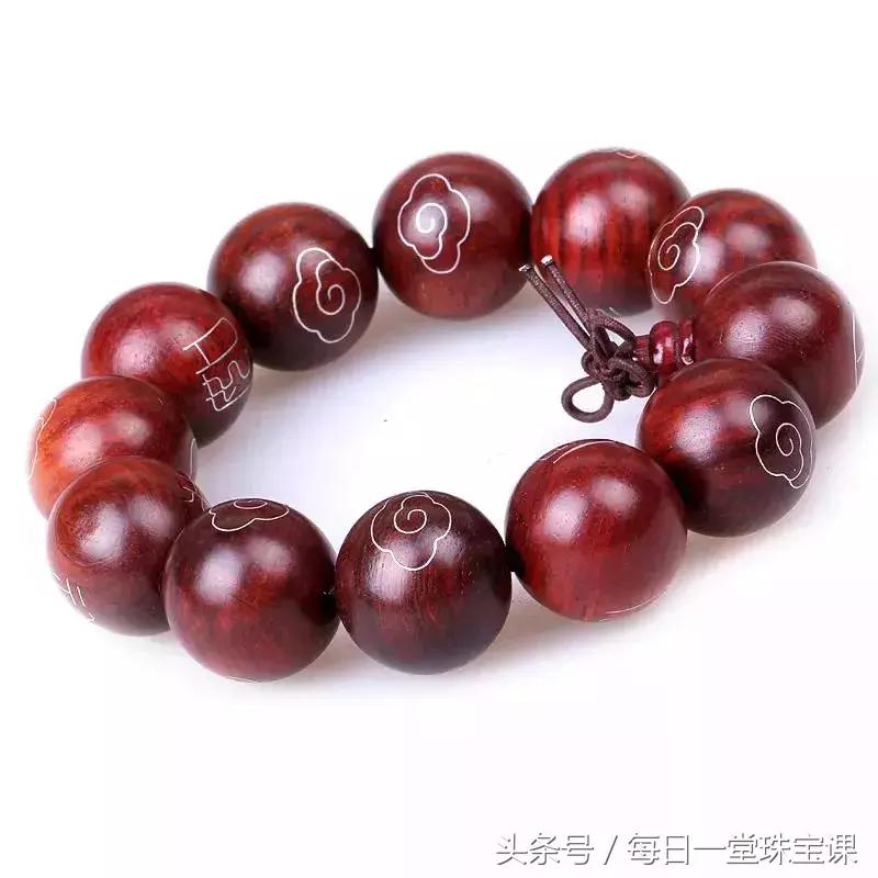 寺庙里的珠宝是真的吗,在寺庙里买开光的配饰值不值