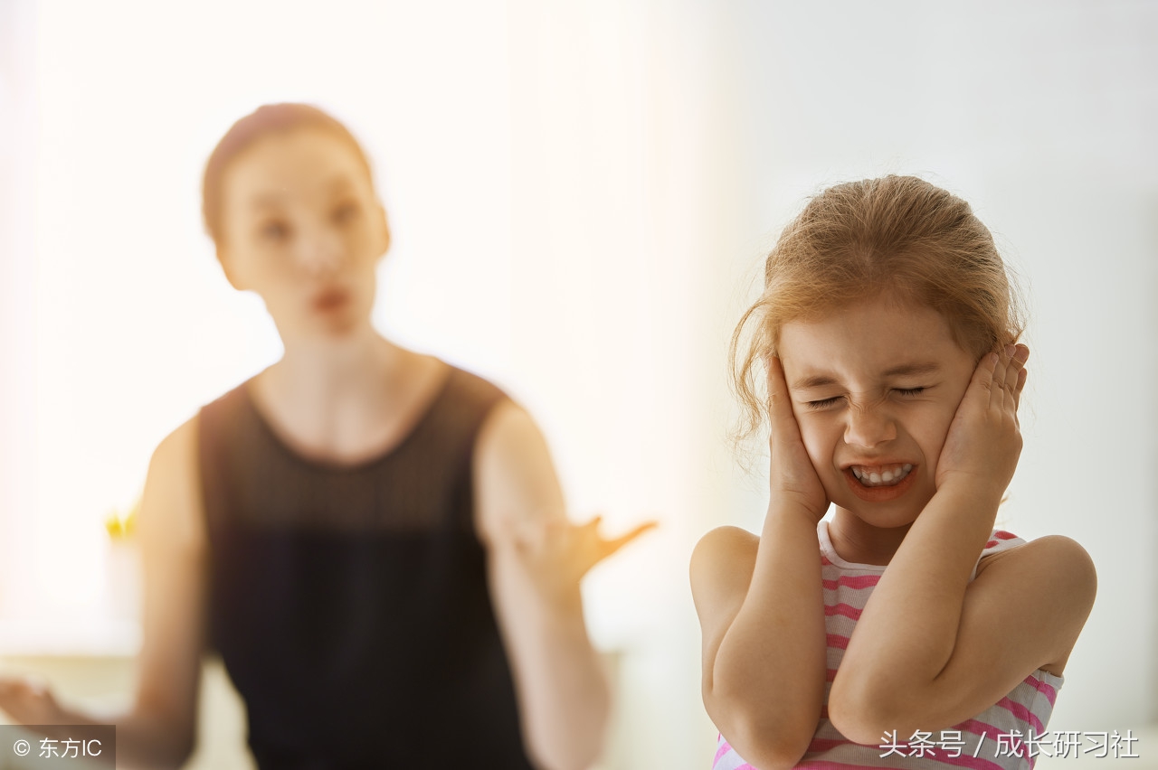 面对胆小的孩子应该怎么教育,孩子很胆小懦弱家长怎么做