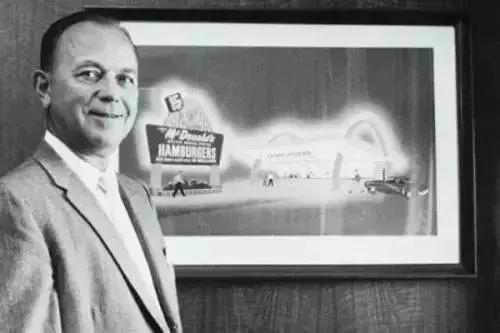 麦当劳靠收房地产租金来赚钱,麦当劳主业是炸鸡还是汉堡