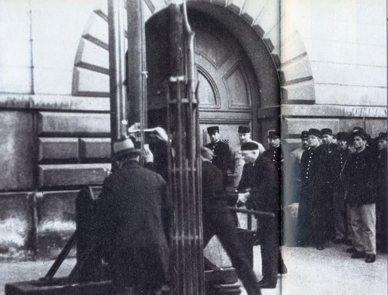 史上最后一次公开执行断头台场面血腥，还发放“纪念品”