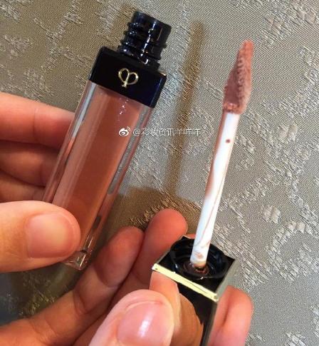 cpb奢华艳光唇釉试色,cpb艳光104口红试色