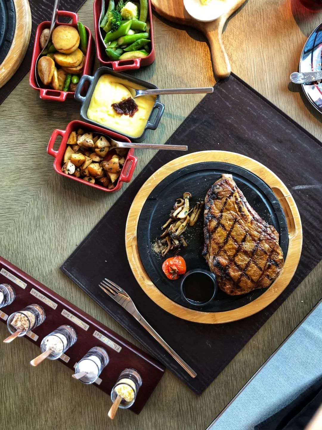 吃战斧牛排选刀,切牛排应该用什么刀