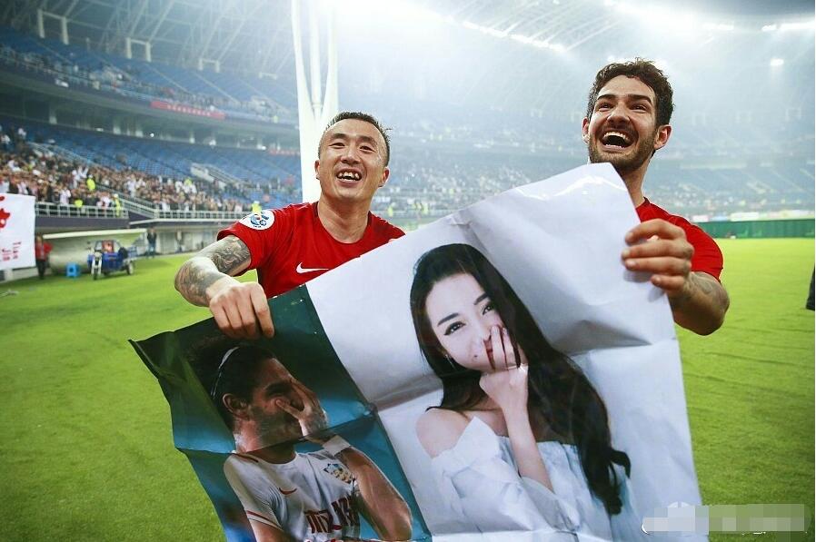 迪丽热巴太忙没空搭理帕托示爱,迪丽热巴被帕托球星追求