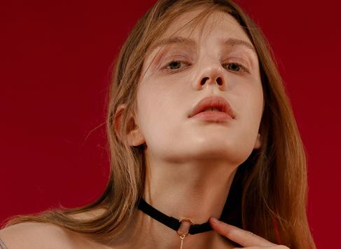 精致女孩从学会正确用颈霜开始,如何护理颈霜