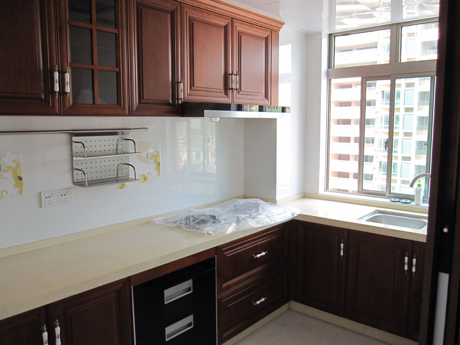 厨房橱柜下面用砖砌台子,厨房砌地台砌橱柜全过程