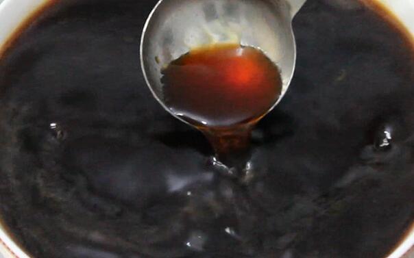 卤菜上色用糖色好还是红曲米粉好,红曲米粉加糖色上色方法