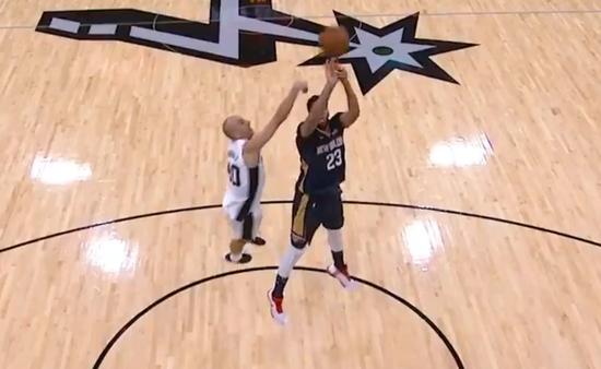 不服吉诺比利那个老秃头的，今天又倒下了一个！