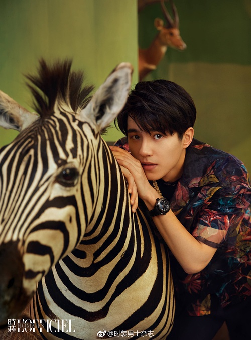 易烊千玺和杨幂谁更帅 (杨幂易烊千玺穿衣搭配)