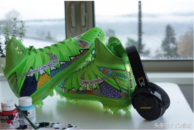 穿橄榄球鞋可以踢足球吗,踢足球穿球鞋和不穿球鞋的区别