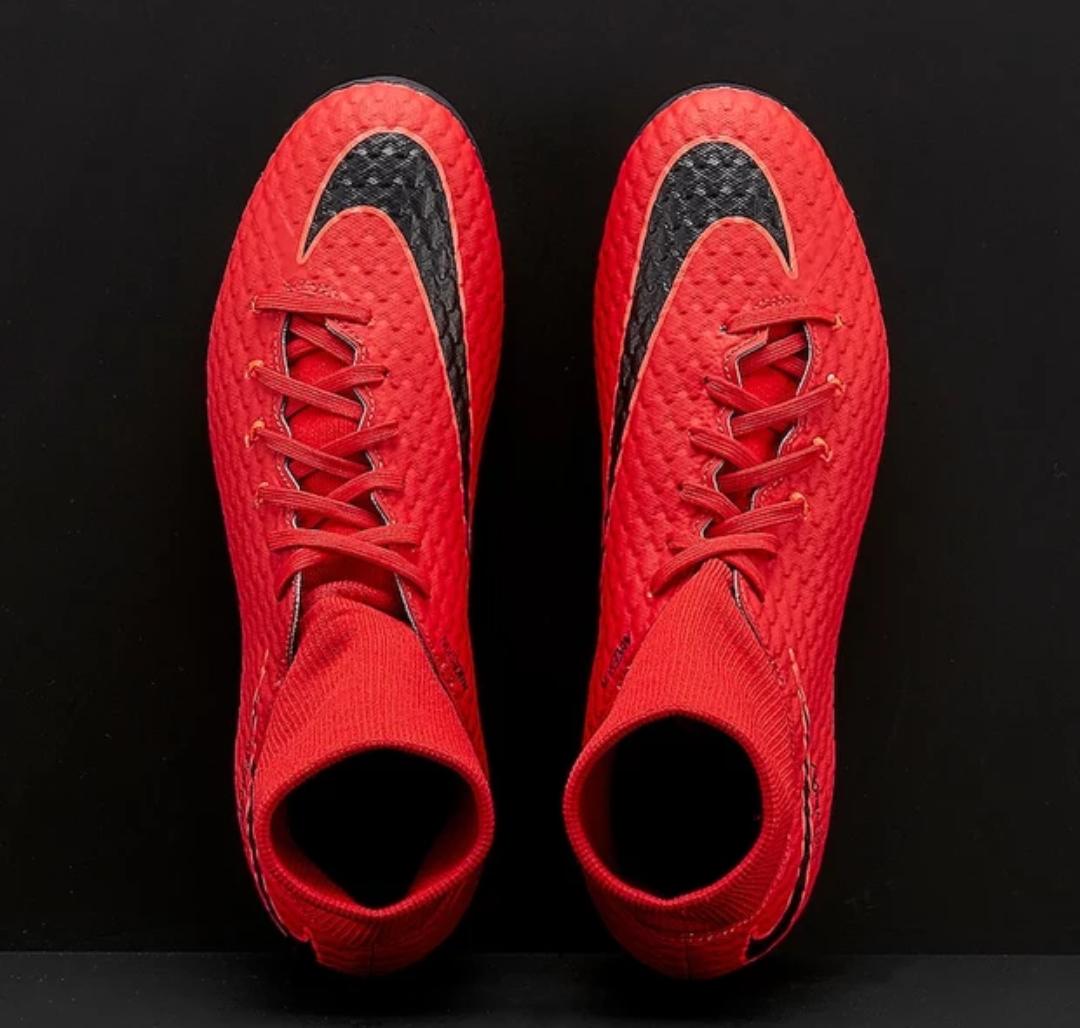 耐克足球鞋毒蜂3冰与火,耐克暗煞足球鞋3测评