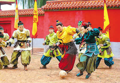 疯狂球迷助威,疯狂球迷冲进足球场