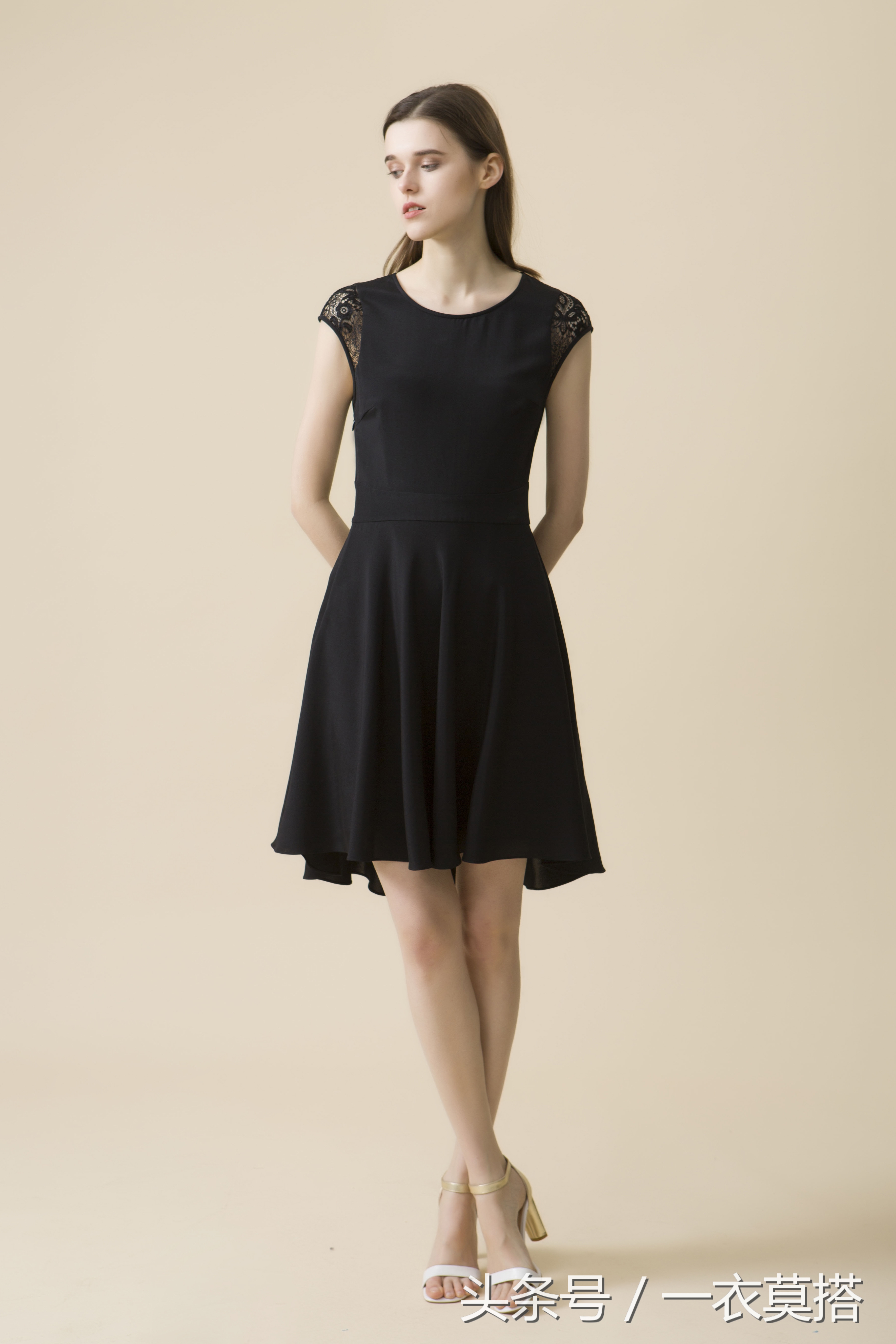 日常好看的小黑裙有哪些,优雅气质的小黑裙了解一下