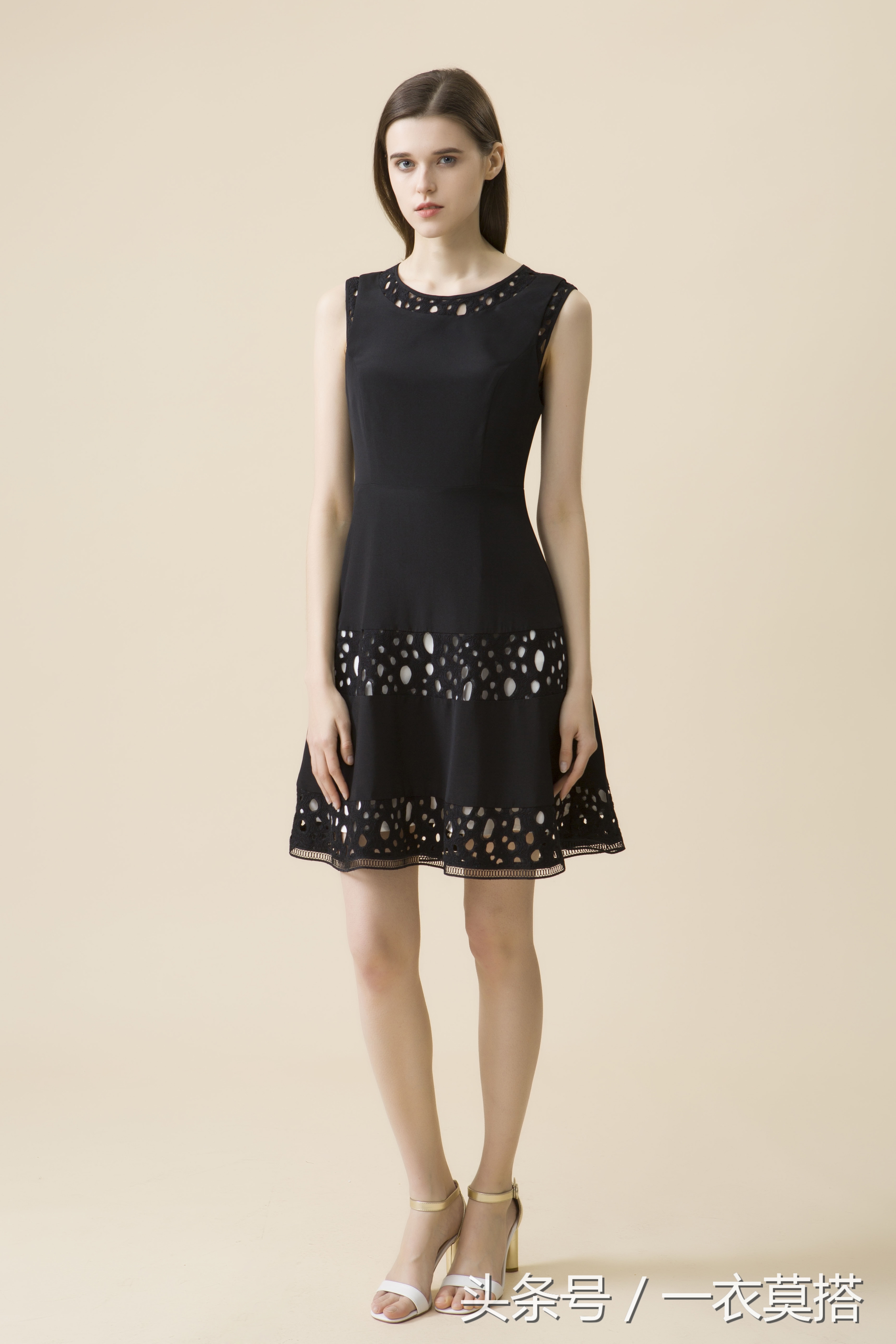 日常好看的小黑裙有哪些,优雅气质的小黑裙了解一下