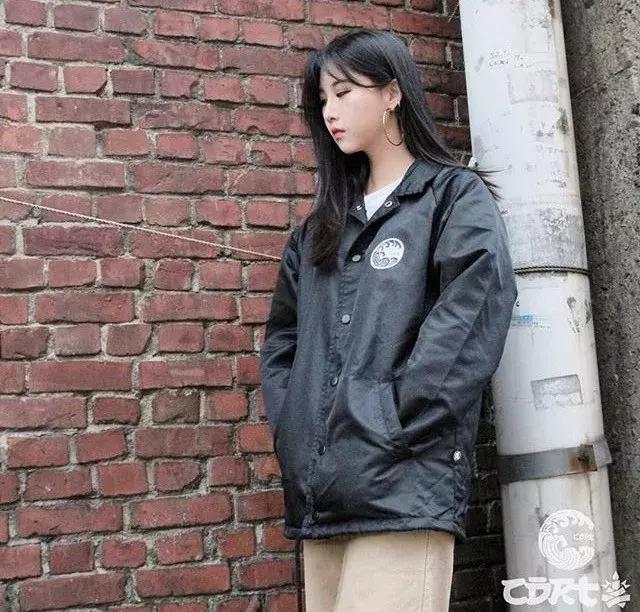 穿上这件外套你就是花丛中最酷的那朵花！