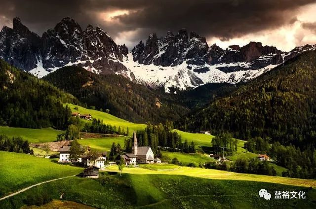 这个穿着靴子的国家竟有这么多特色小镇