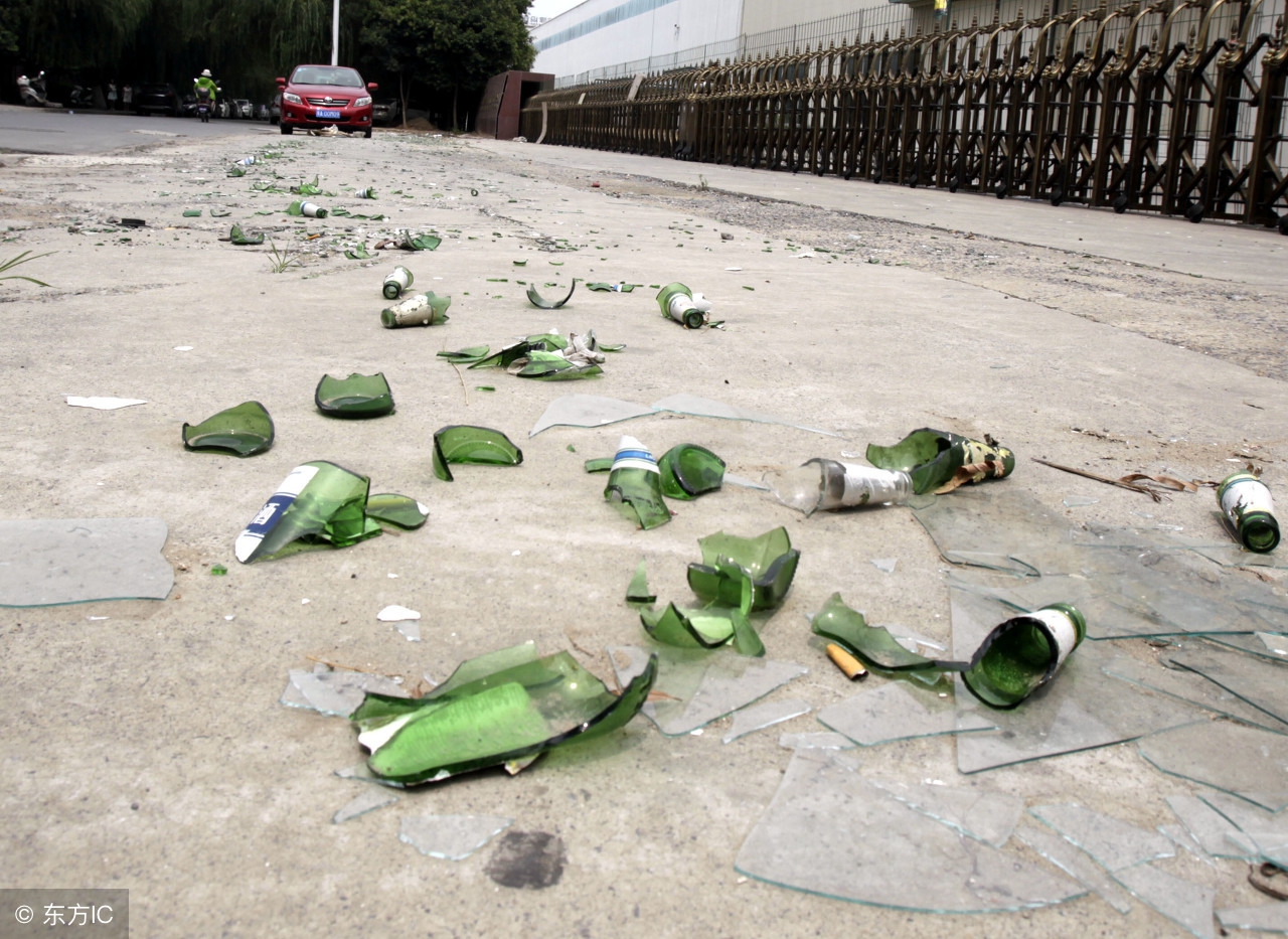 玻璃渣扎进心脏,玻璃渣子扎进血管多久会死