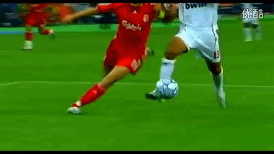 齐达内罗纳尔多vs梅西c罗,铲过梅西c罗的人