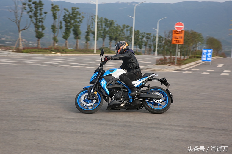 春风250sr和春风250nk数据对比,最强250和最弱250