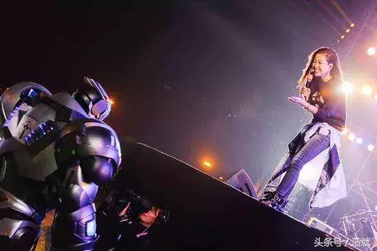 仿人机器人对对人类的影响,仿人机体机器人